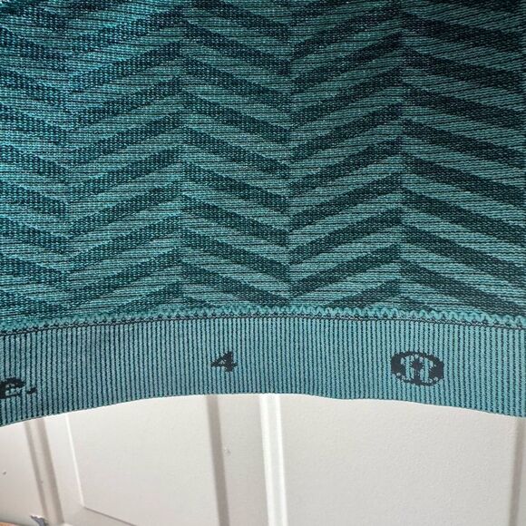 Lululemon Swiftly Tech Racerback Tank Heathered
Blue Tropics Zig Zag Print Sz4 - Picture 7 of 8